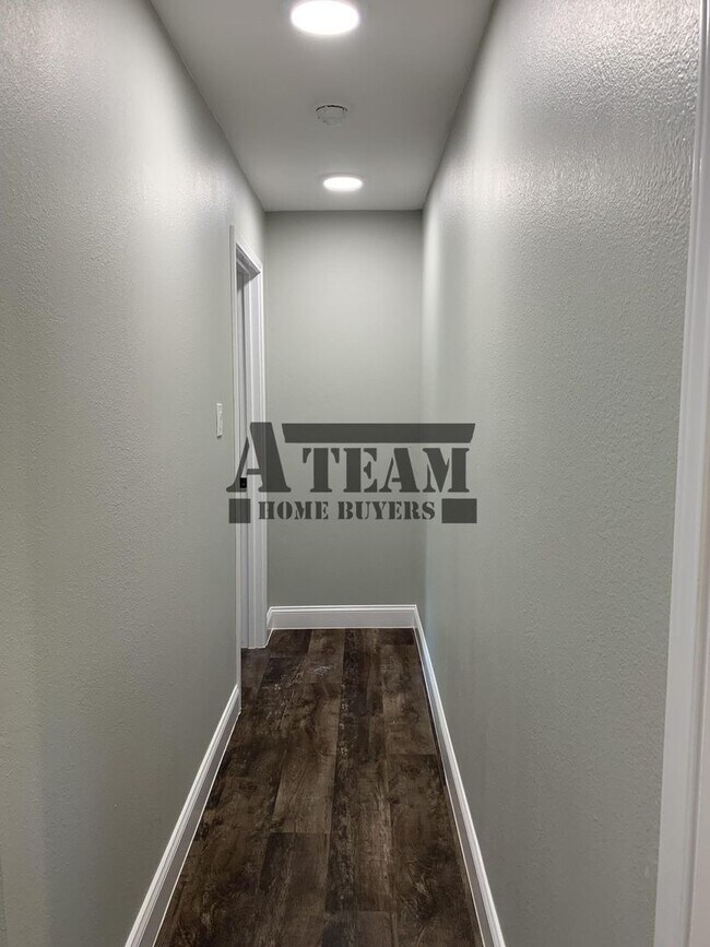 Building Photo - Remodeled 3 Bed 2 Bath Home!
