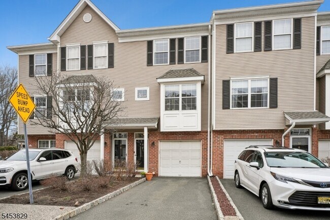 Building Photo - 55 Greenbrook Dr