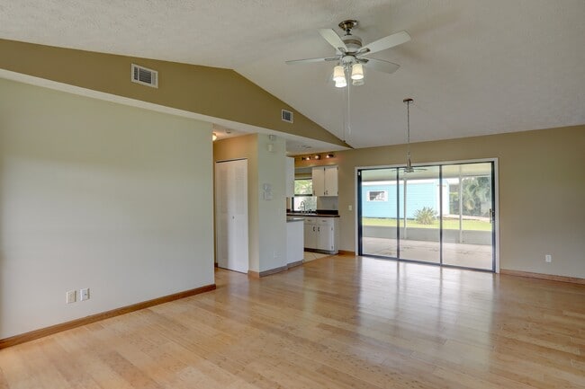 Building Photo - 1690 Seahouse St