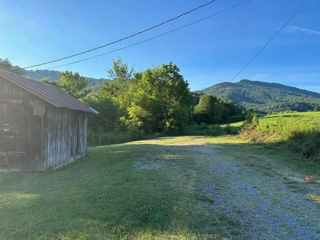 Building Photo - 2 or 3 Bedroom / 1 Bath   Chuckey, TN