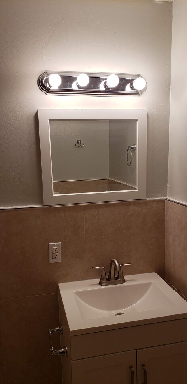 Building Photo - 5704 NW 28th St