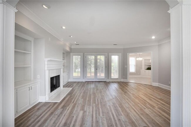 Building Photo - 6310 Chestnut Pkwy
