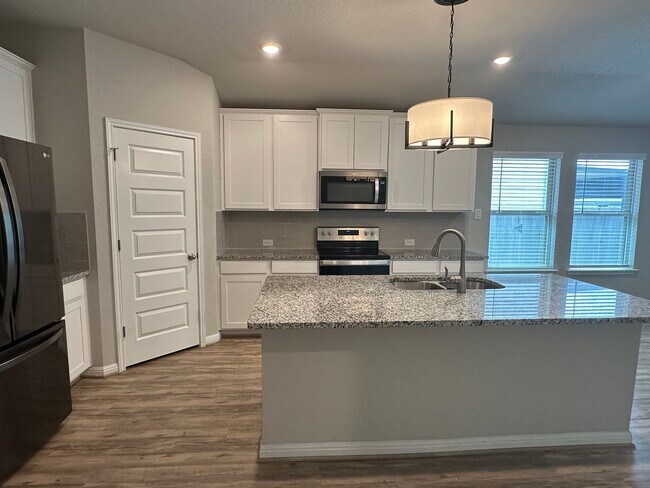 Building Photo - Beautiful 3bd/2ba in Meyers Landing Subdivision