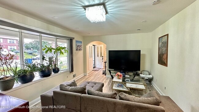 Building Photo - 56 West Side Ave