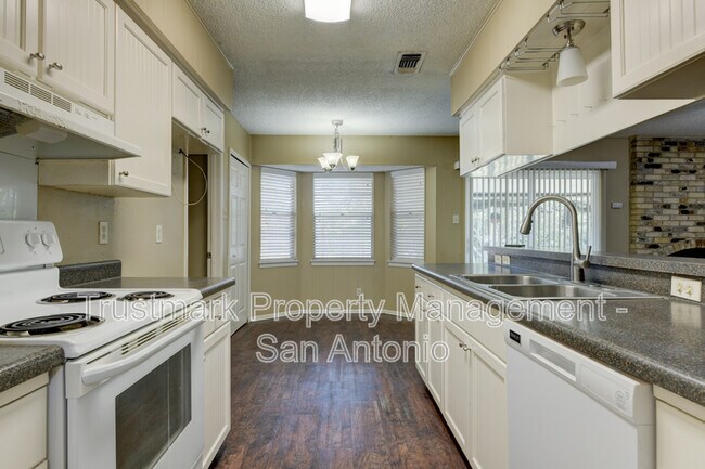 Building Photo - 112 Suncliff Dr