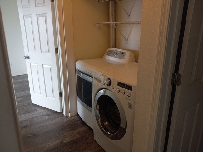 Building Photo - Live Where Comfort Meets Convenience - College Hill Condo in Pullman