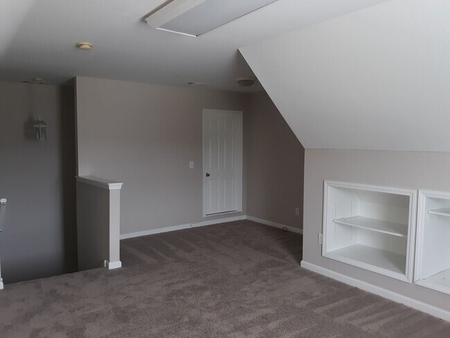 Building Photo - Charming Home in Northeast Columbia - Less...