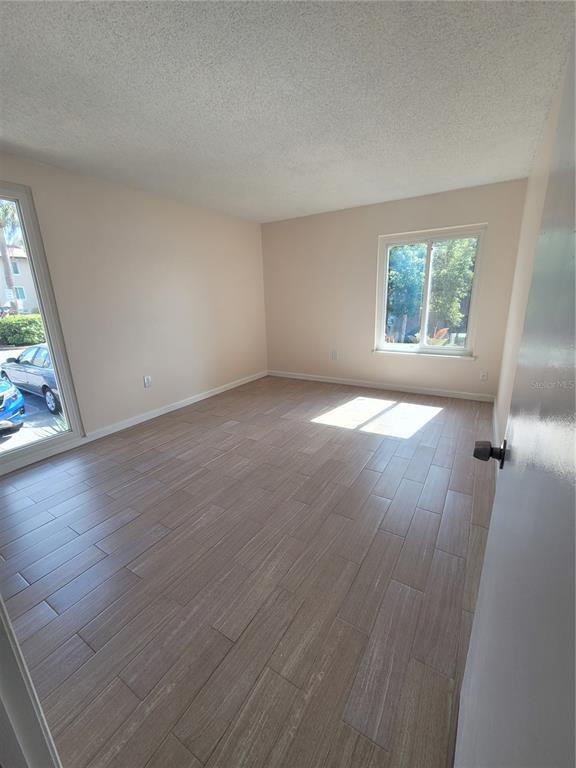 Building Photo - 572 Orange Dr