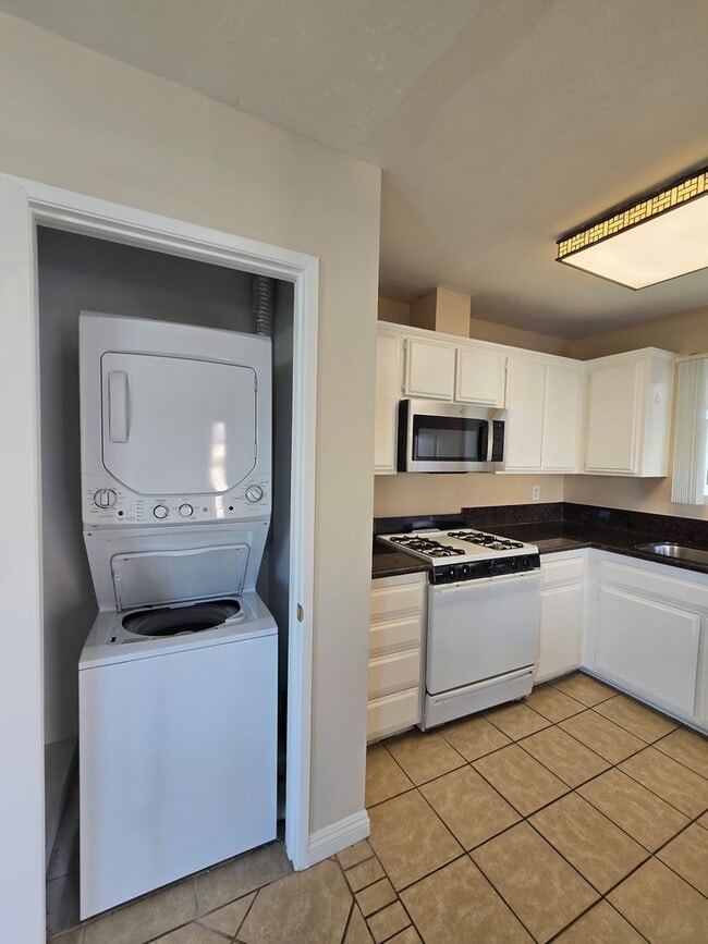 Building Photo - Chestnut