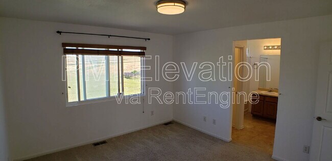 Building Photo - 3760 S Tempe Way