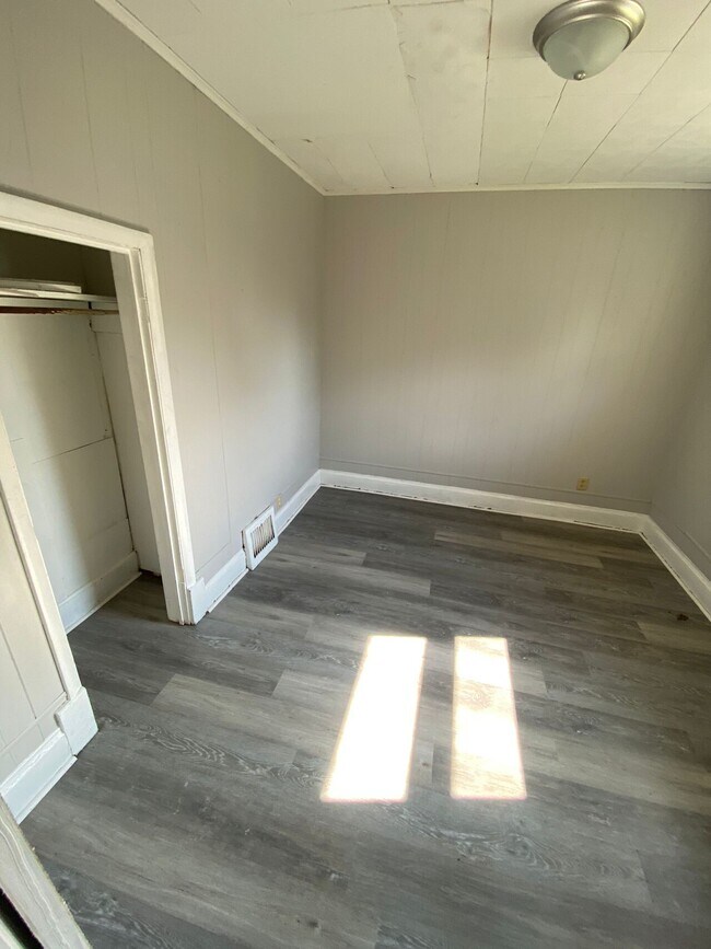 Building Photo - 1724 kendall