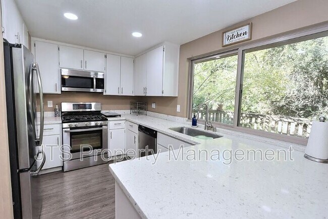 Primary Photo - 6913 Navarro Ct