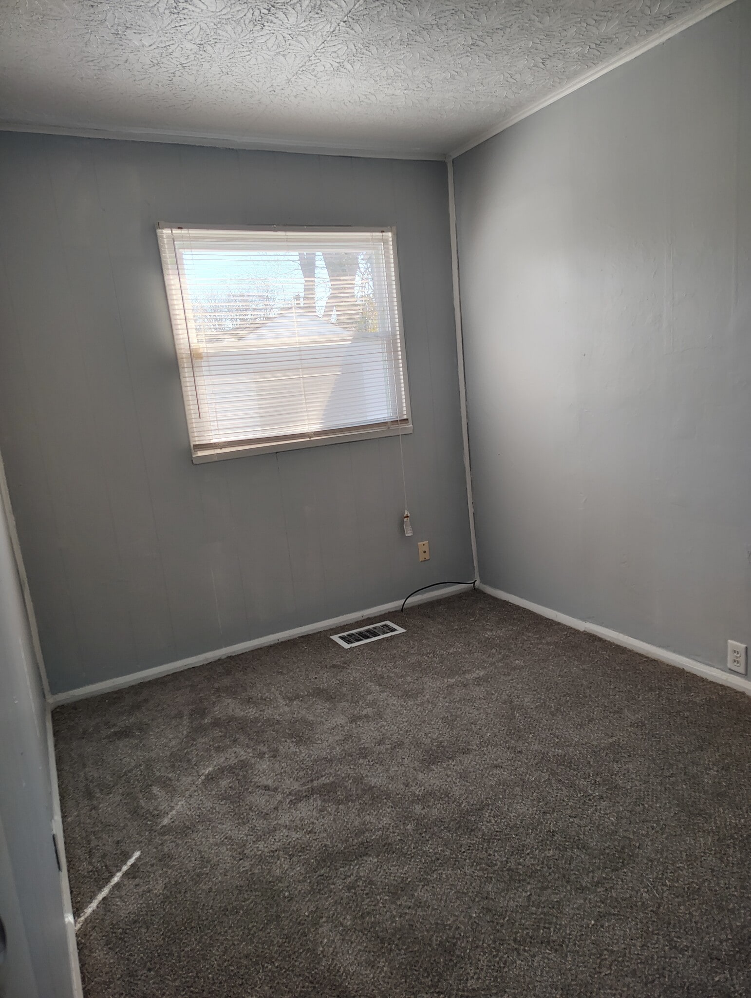 Building Photo - 1936 Shaftesbury Rd