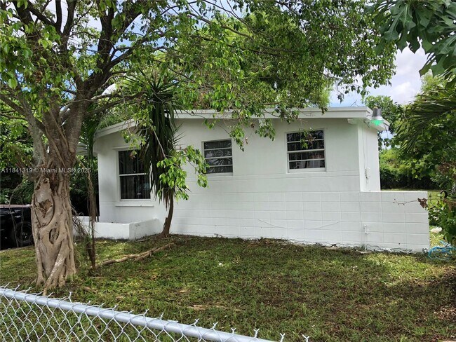 Primary Photo - 1400 NW 73rd St