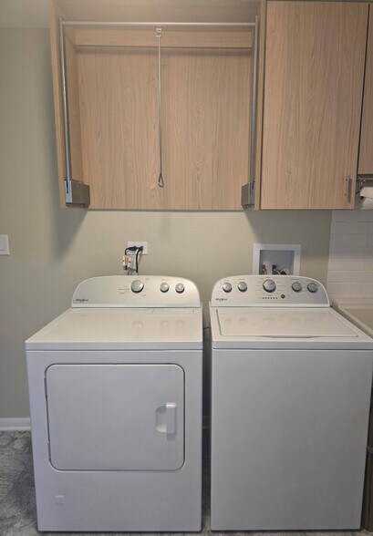 Building Photo - 4116 W 109th St