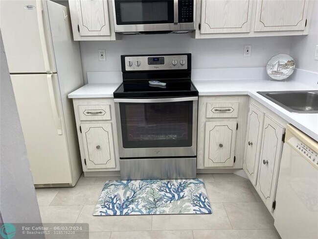 Building Photo - 1391 S Ocean Blvd