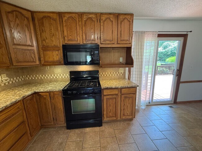 Building Photo - 5360 Glencullen Way