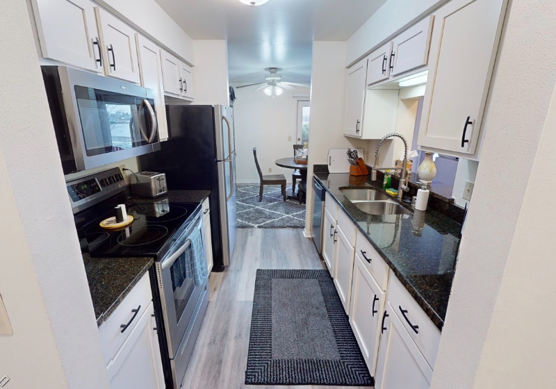 Building Photo - 1335 Summit Ave