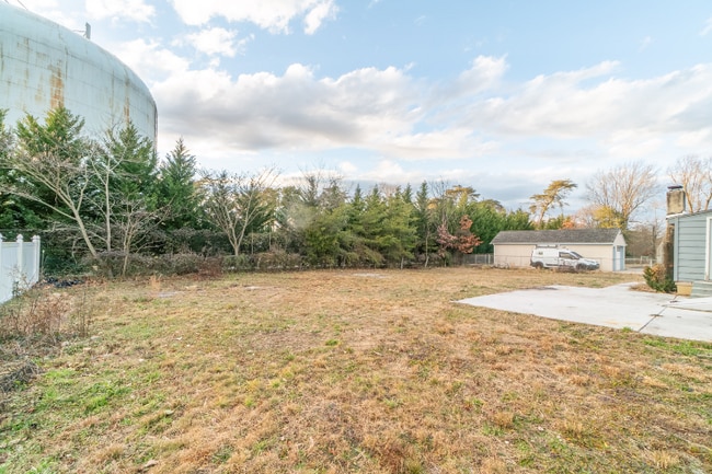 Building Photo - 104 Geissinger Ave