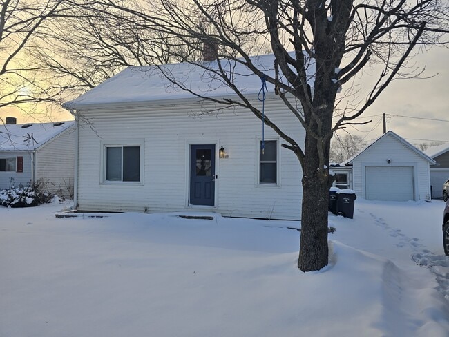 Building Photo - N5621 N Franklin St