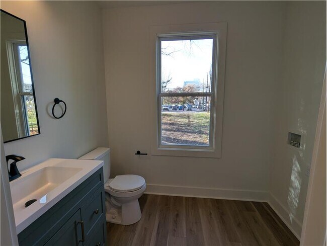 Building Photo - 619 Carpenter St