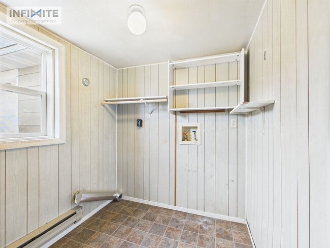 Building Photo - Spacious 3-Bedroom Home