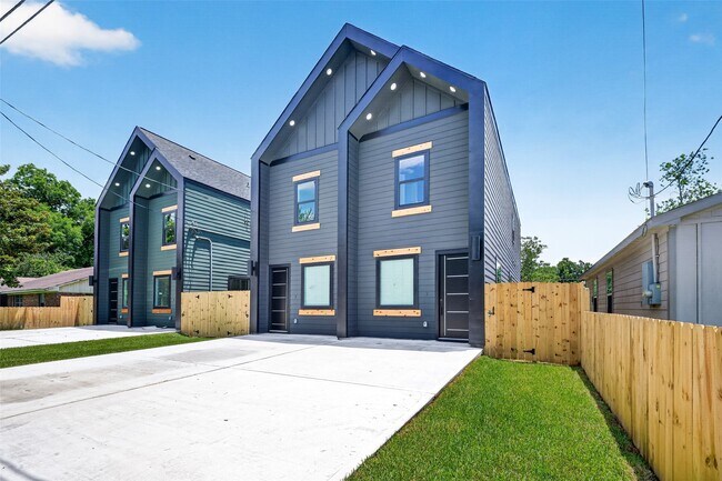 Building Photo - 7836 Nashville St