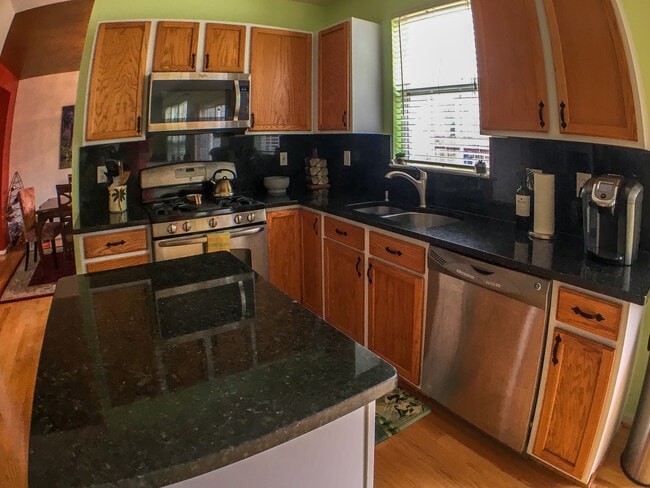 Building Photo - Large 4BR plus office, 3.5 BA,  2-car garage