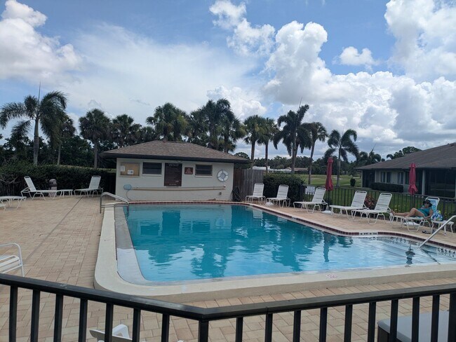 Building Photo - SEASONAL/SHORT TERM TURNKEY condo