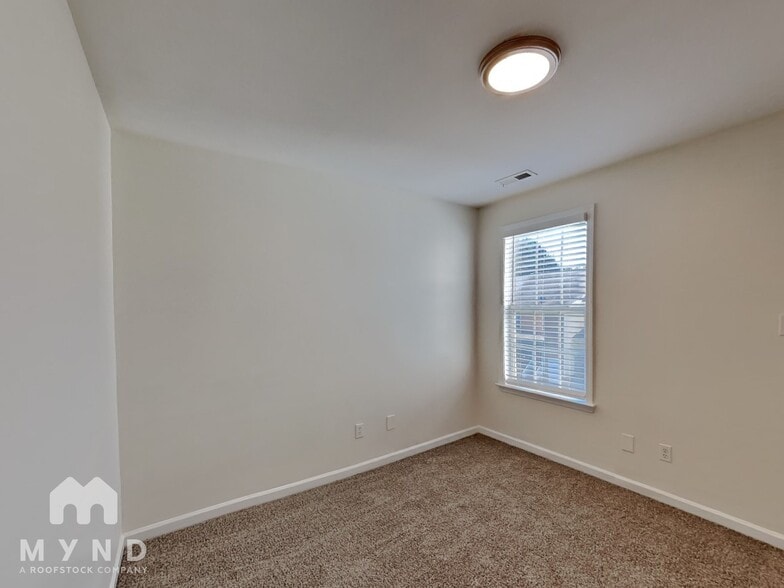 Building Photo - 106 Walford Park