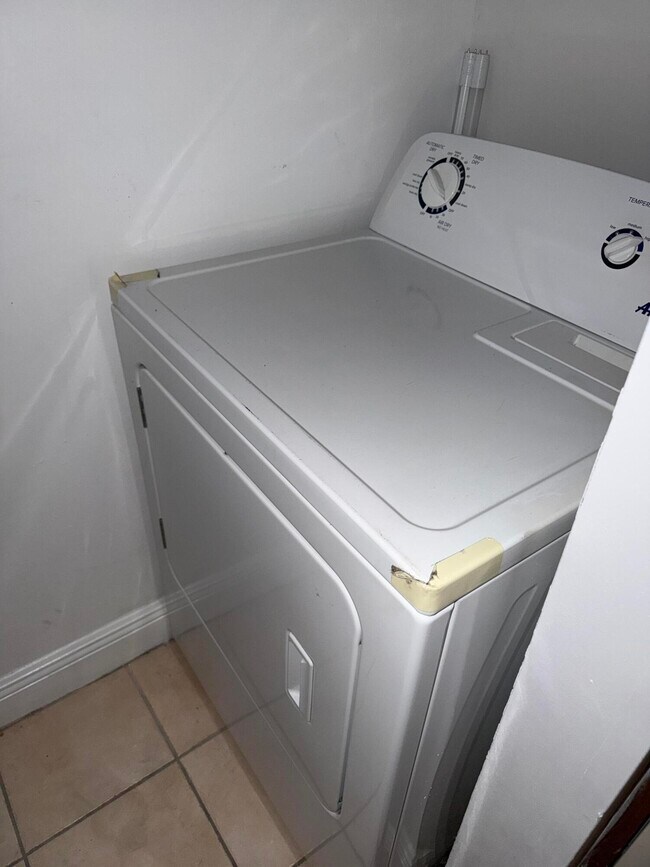 Building Photo - 1285 SW 46th Ave