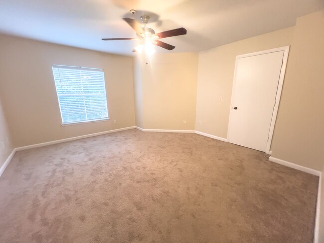 Building Photo - SABLE WALK RENTAL MOVE IN NOW!Spacious 2X2...