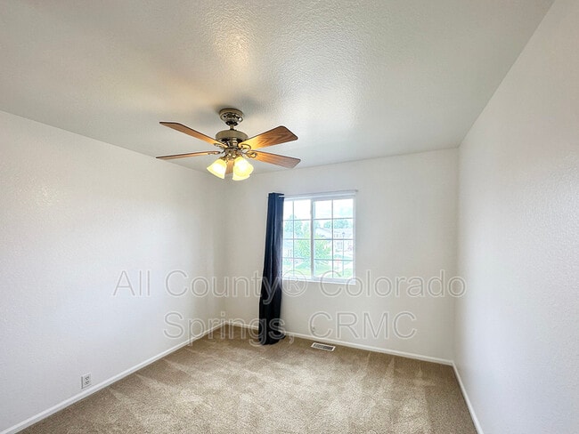 Building Photo - 5942 Vallecito Dr