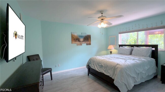 Building Photo - 105 SW 39th Pl