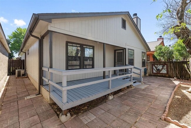 Building Photo - 410 Village Ln