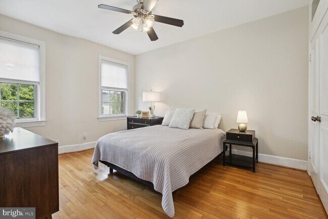 Building Photo - 18 9th St NE