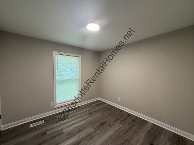 Building Photo - Beautifully Updated 3BR/2BA Home with Garage in Charlotte!