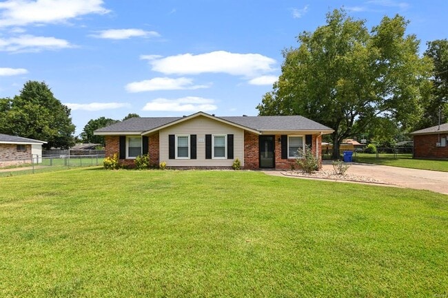 Building Photo - 111 Lori St