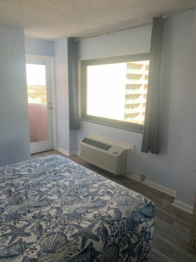 Building Photo - 2406 N Ocean Blvd