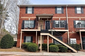Building Photo - 105 Whitehead Rd
