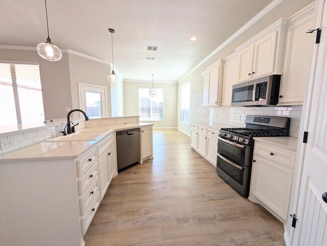 Building Photo - 9609 Hyden Ave