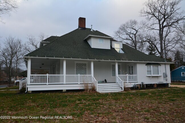 Building Photo - 703 S Edgemere Dr