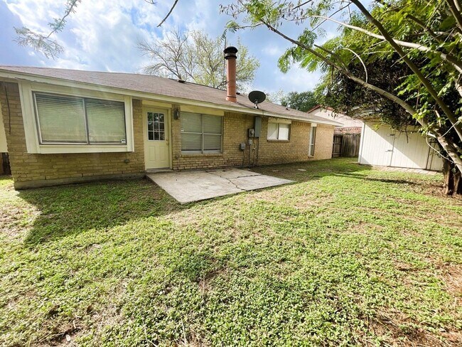 Building Photo - 5615 Lynngate Dr