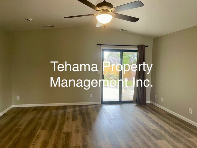 Building Photo - Beautiful 3 bedroom 2 bath home in Redding...