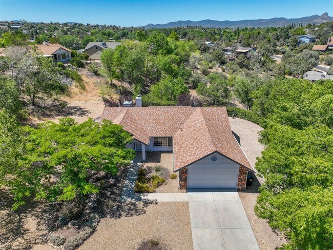 Building Photo - 3 Bedroom, 2 Bath, 2 Car Garage For Rent in Prescott!