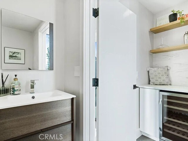 Building Photo - 811 N Detroit St