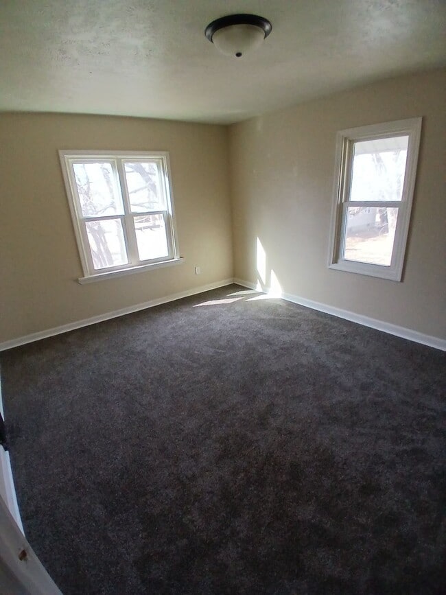 Building Photo - 328 Royal Ave