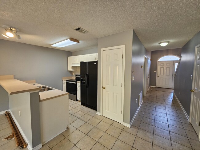 Building Photo - 129 Noblat Dr