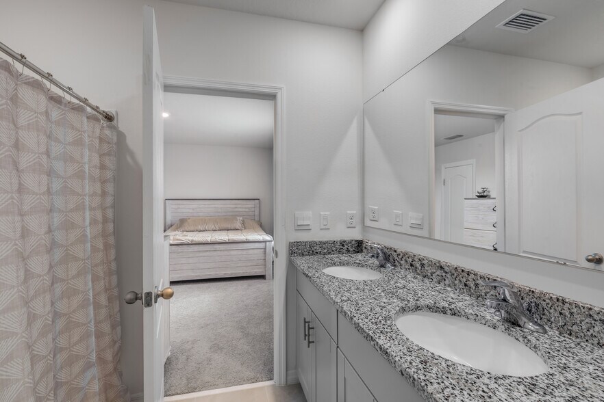 Building Photo - 2724 Silver Canoe Dr