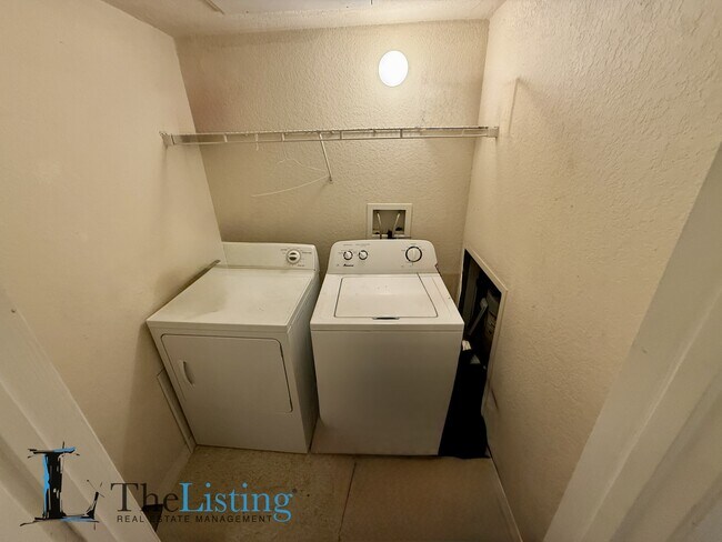 Building Photo - 402 S Armenia Ave